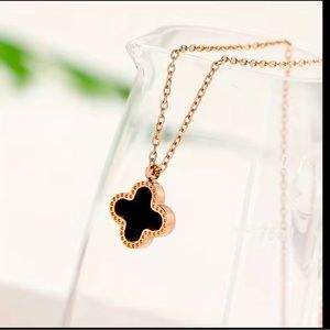 Double sided shamrock chain and pendant